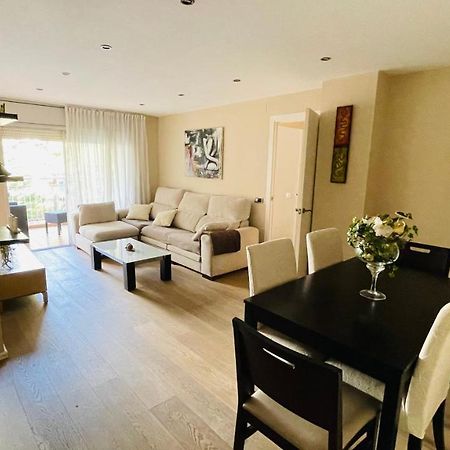 Lux Apartament Салоу Екстериор снимка