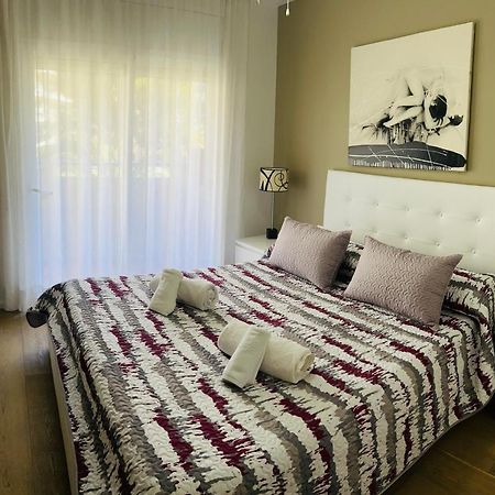 Lux Apartament Салоу Екстериор снимка
