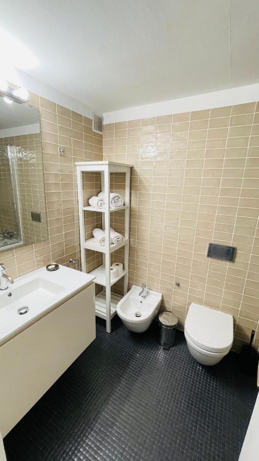 Lux Apartament Салоу Екстериор снимка