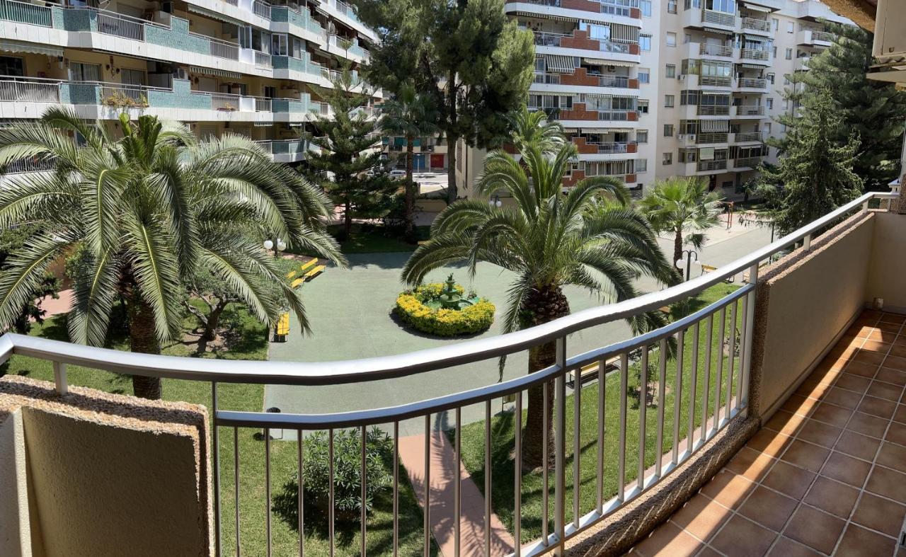 Lux Apartament Салоу Екстериор снимка