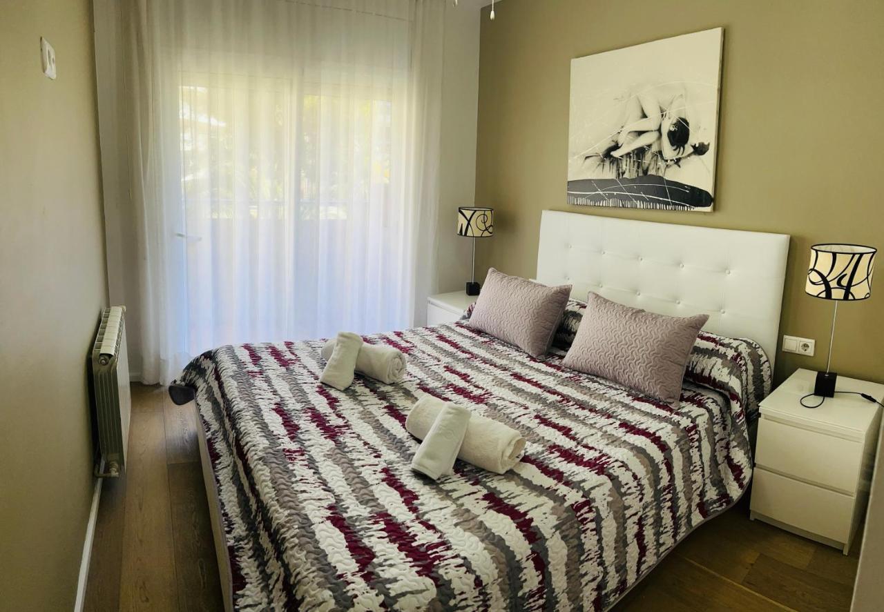 Lux Apartament Салоу Екстериор снимка