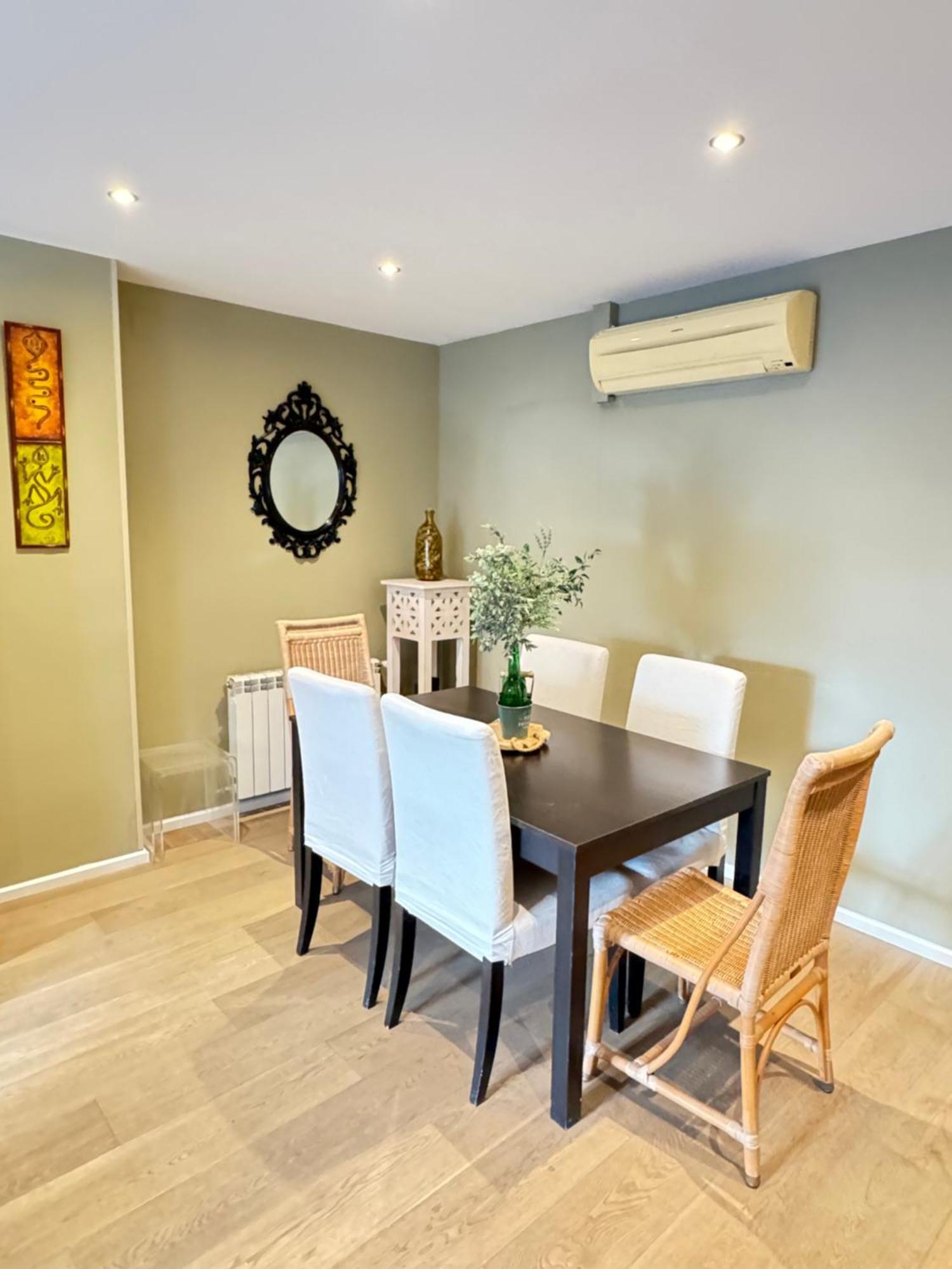 Lux Apartament Салоу Екстериор снимка