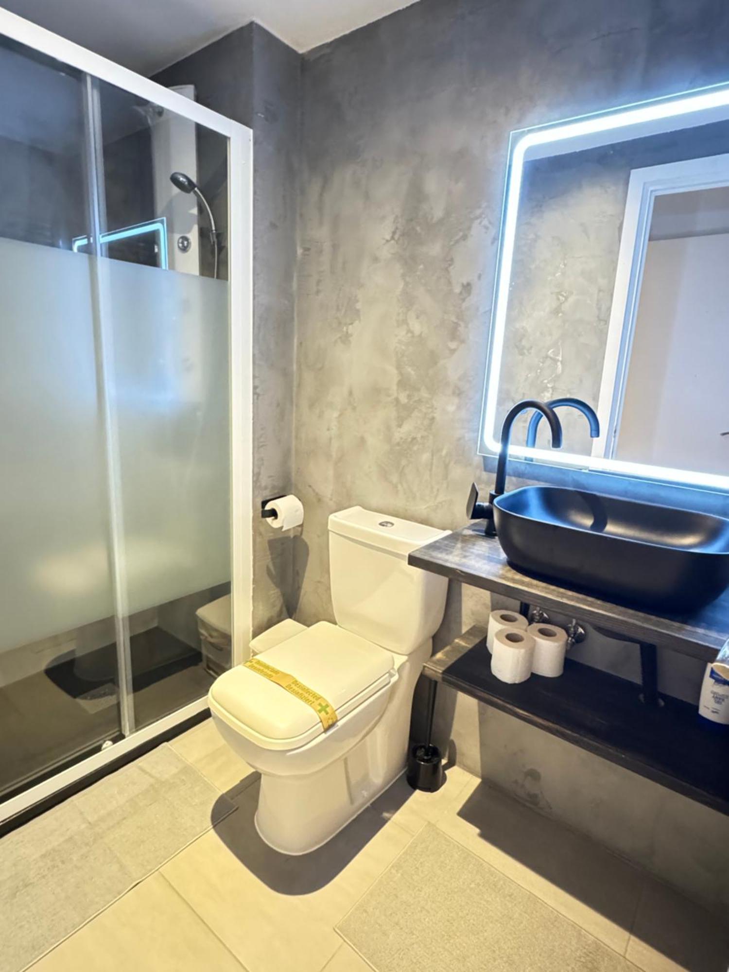 Lux Apartament Салоу Екстериор снимка