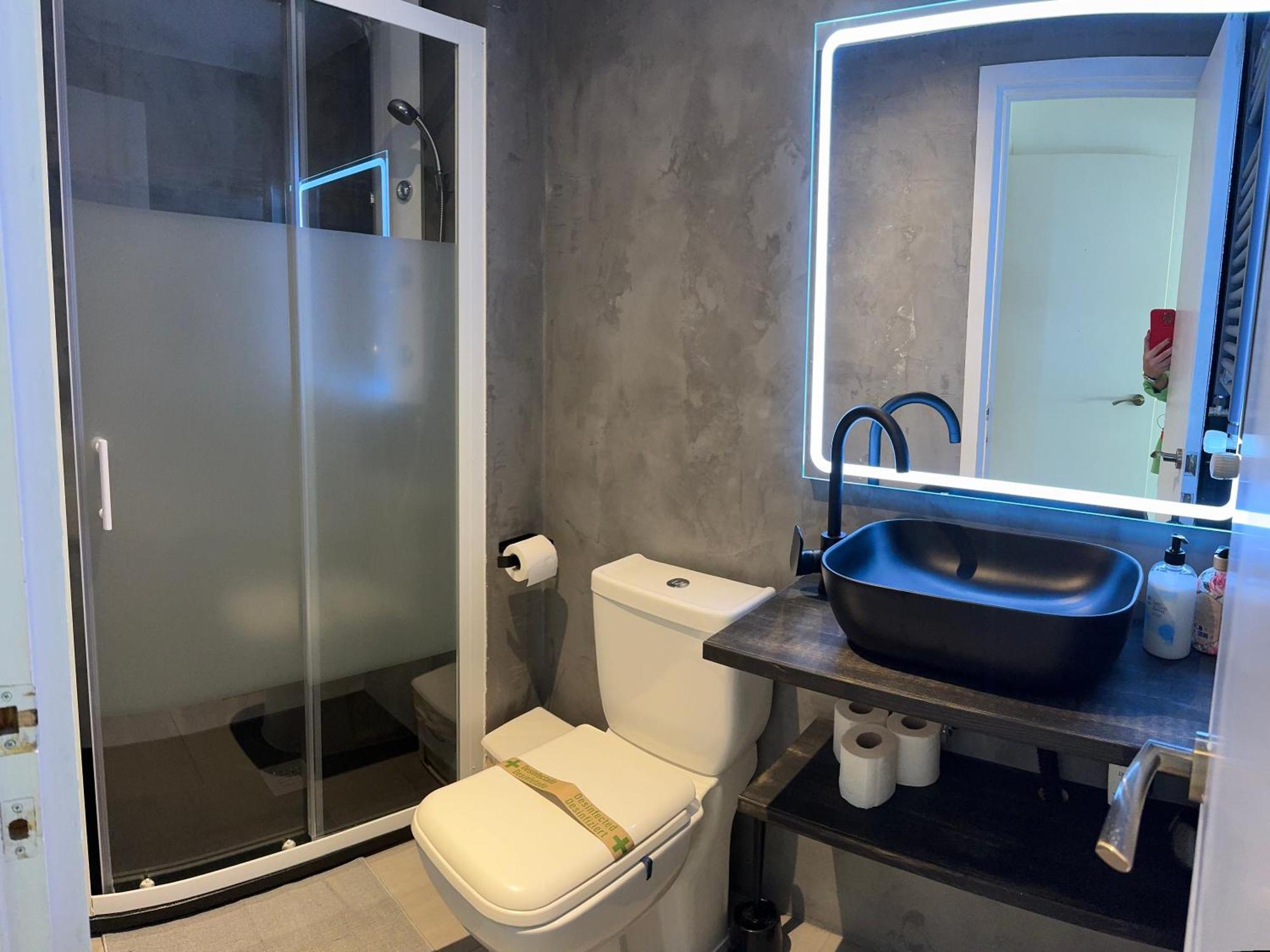 Lux Apartament Салоу Екстериор снимка