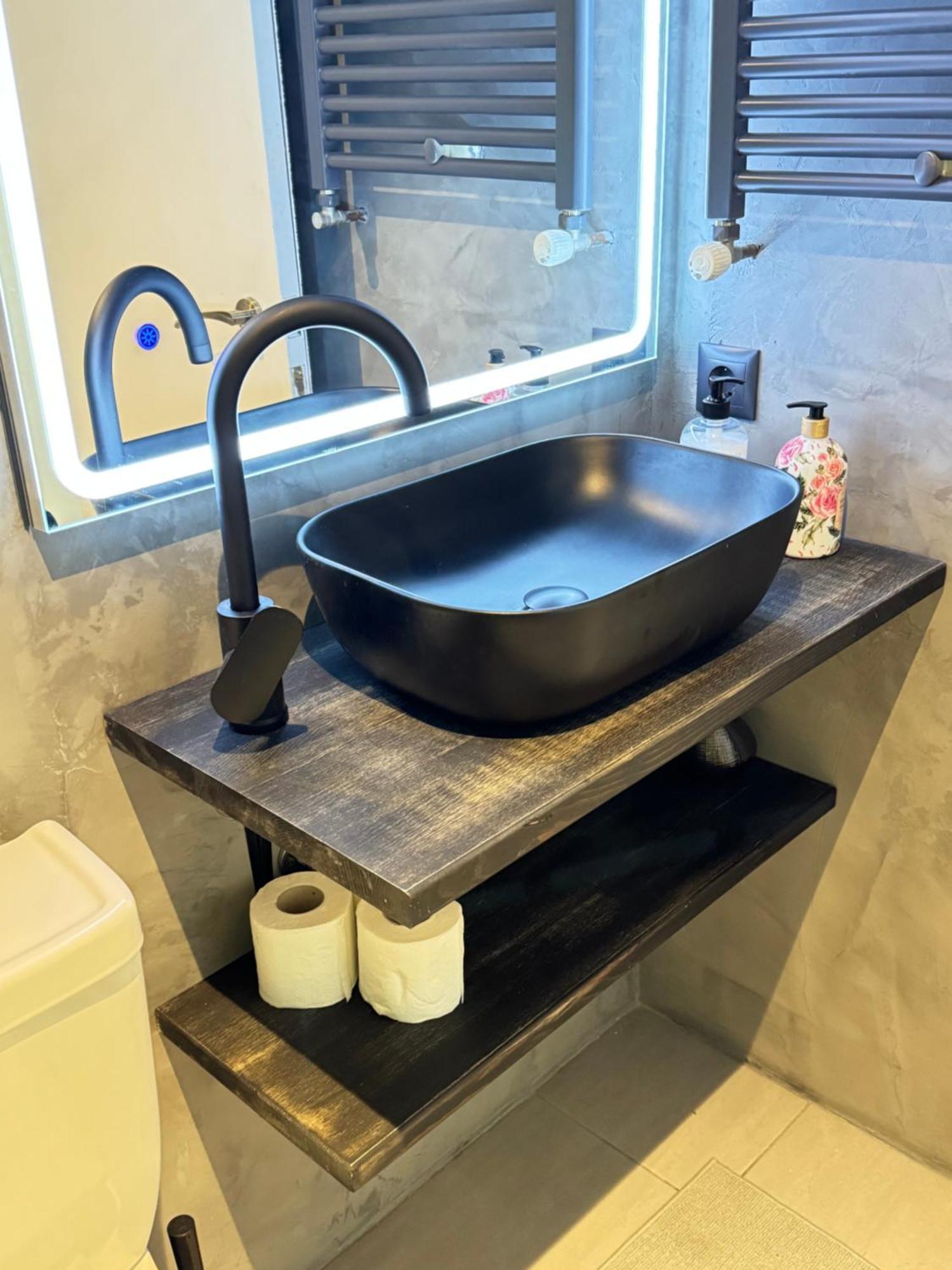 Lux Apartament Салоу Екстериор снимка